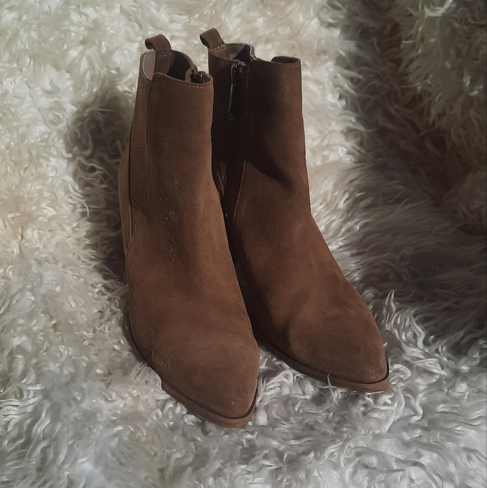 Blonde Tan Ankle Heeled boots